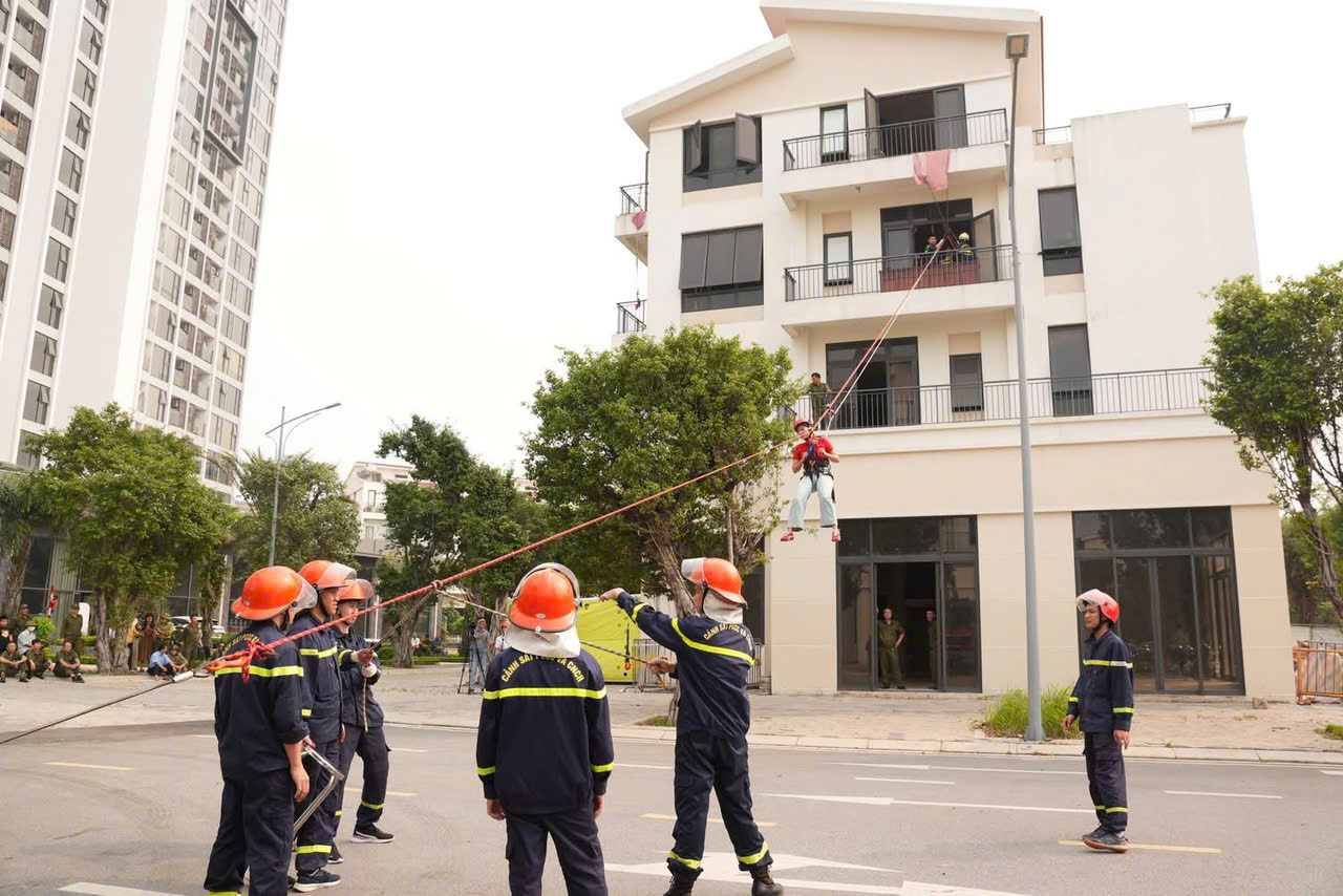Công an phường Tân Hưng phối hợp, tham mưu tuyên truyền, trải nghiệm thực hành phòng cháy, chữa cháy và cứu nạn, cứu hộ